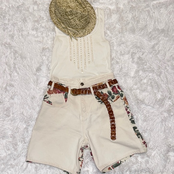 Vintage Floral and Cream High-Waisted Denim Shorts Size 7 - Picture 13 of 14